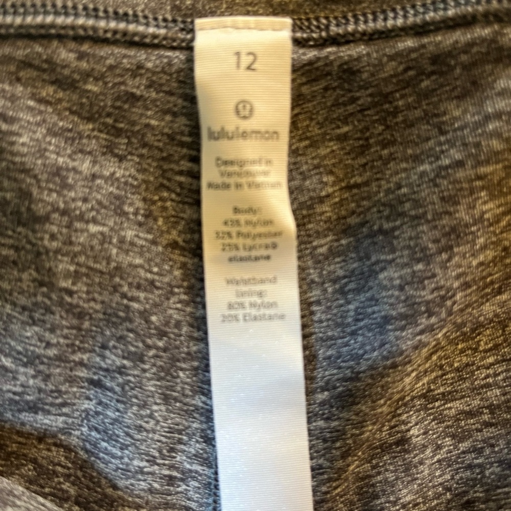 Lululemon 28” compression pant size 12 - Picture 3 of 3